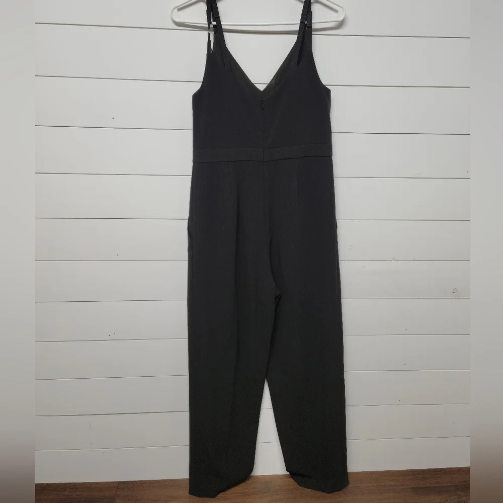 Minimalist and Professional French Connection V-neck Jumpsuit with Pockets - Picture 5 of 6
